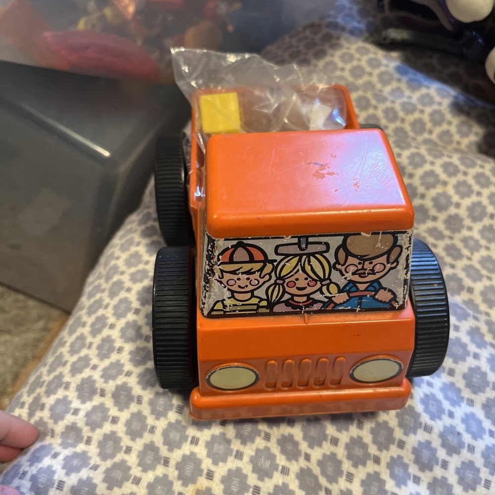Tupperware Toys Street Sweeper Truck w/10 Blocks Vintage 1342-1 Made In USA